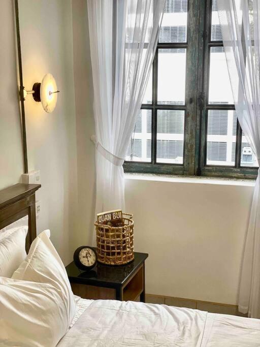 Ferienwohnung Le Bijou Chic In The Heart Of Saigon Charm With View Ho-Chi-Minh-Stadt Exterior foto