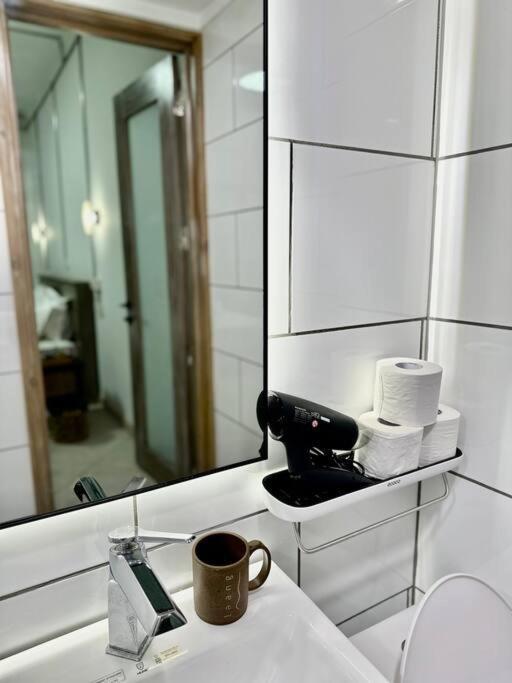 Ferienwohnung Le Bijou Chic In The Heart Of Saigon Charm With View Ho-Chi-Minh-Stadt Exterior foto