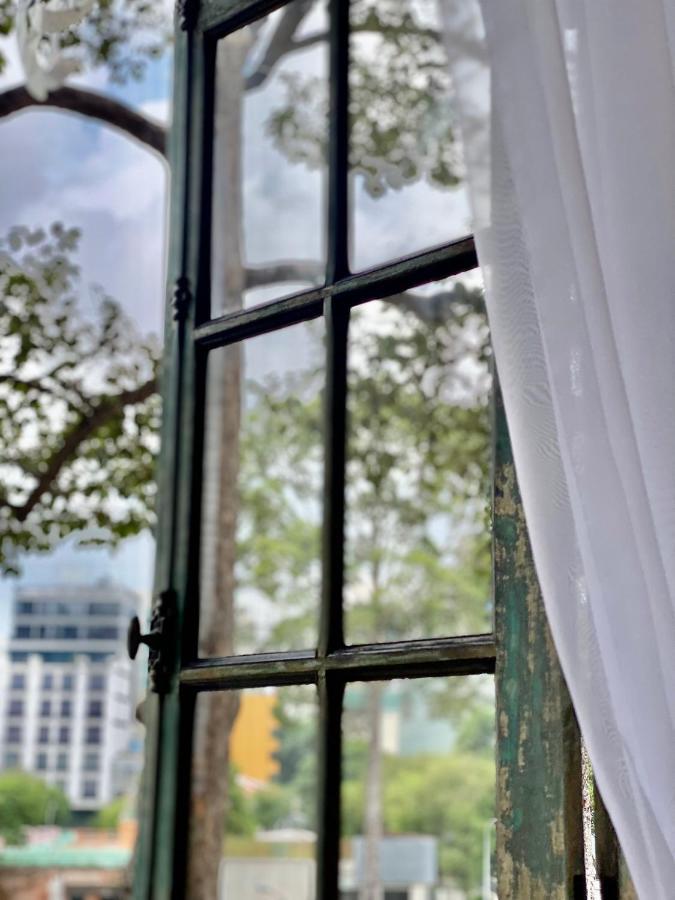 Ferienwohnung Le Bijou Chic In The Heart Of Saigon Charm With View Ho-Chi-Minh-Stadt Exterior foto