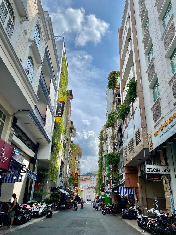 Ferienwohnung Le Bijou Chic In The Heart Of Saigon Charm With View Ho-Chi-Minh-Stadt Exterior foto